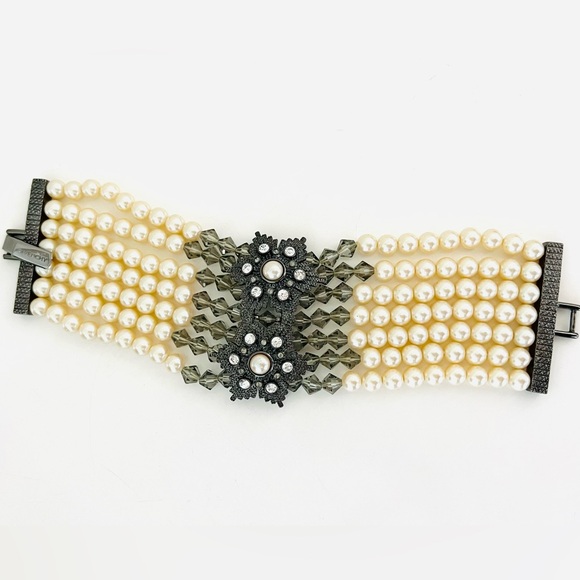 GIVENCHY pearl cuff bracelet - Picture 2 of 5